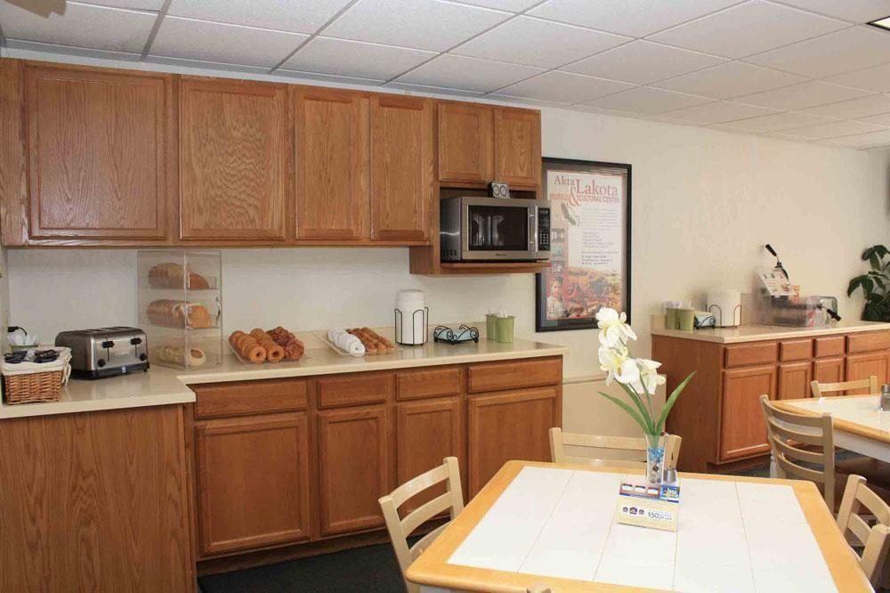 Best Western Lee'S Motor Inn Chamberlain Restaurant photo
