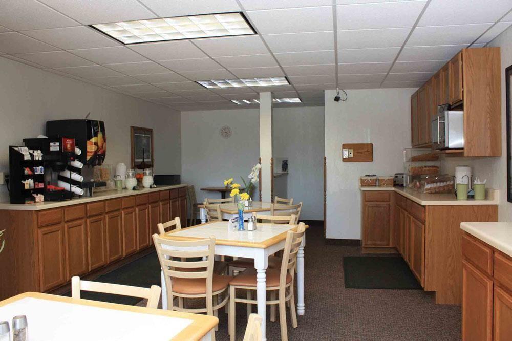 Best Western Lee'S Motor Inn Chamberlain Restaurant photo